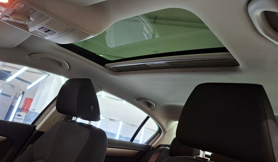Volkswagen Passat 1.8 TSI COMFORT MT Sedan 2014