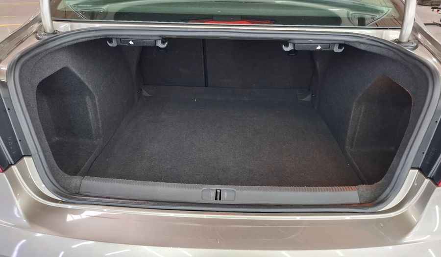 Volkswagen Passat 1.8 TSI COMFORT MT Sedan 2014