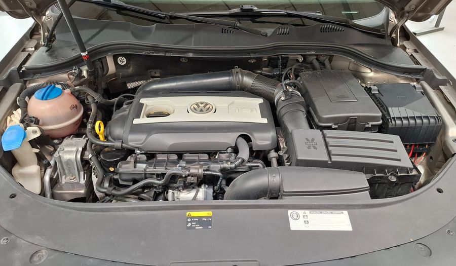 Volkswagen Passat 1.8 TSI COMFORT MT Sedan 2014