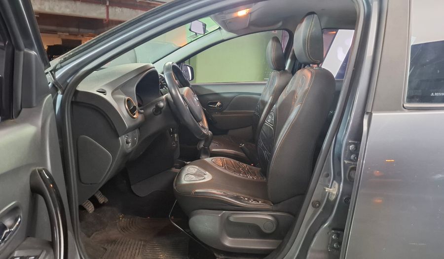 Renault Sandero Stepway 1.6 STEPWAY PRIVILEGE Hatchback 2017