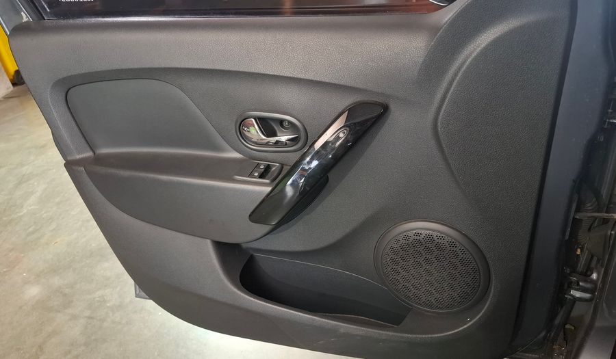 Renault Sandero Stepway 1.6 STEPWAY PRIVILEGE Hatchback 2017