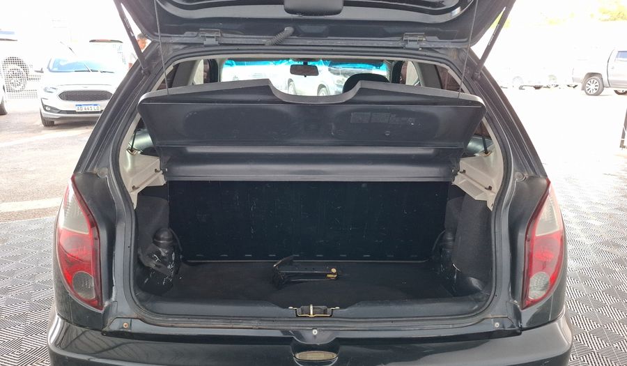 Chevrolet Celta 1.4 LT Hatchback 2011