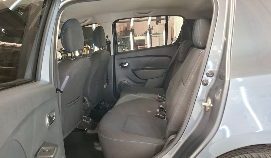 Renault Sandero 1.6 PRIVILEGE Hatchback 2017