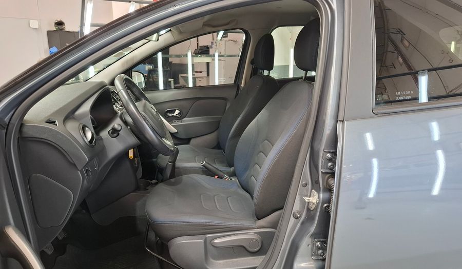 Renault Sandero 1.6 PRIVILEGE Hatchback 2017