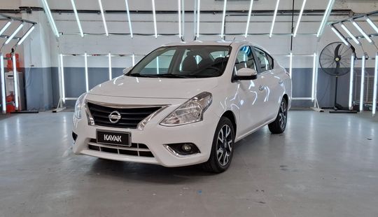 Nissan • Versa