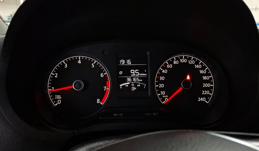 Volkswagen Polo 1.6 COMFORTLINE Sedan 2016