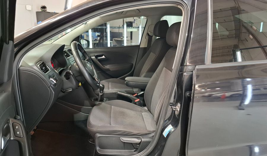 Volkswagen Polo 1.6 COMFORTLINE Sedan 2016