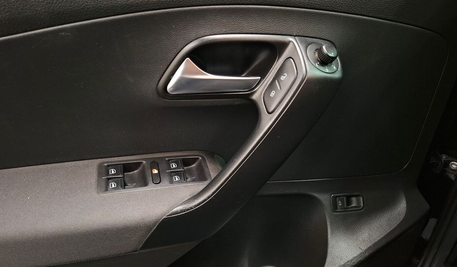 Volkswagen Polo 1.6 COMFORTLINE Sedan 2016