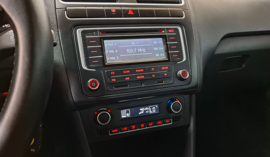 Volkswagen Polo 1.6 COMFORTLINE Sedan 2016