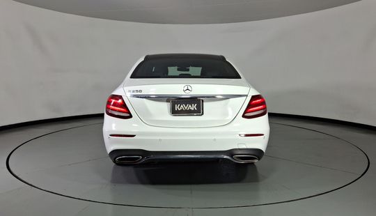 Mercedes Benz • Clase E