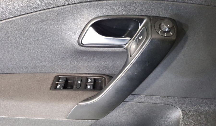 Volkswagen Polo 1.6 COMFORTLINE PLUS AUTO Hatchback 2021