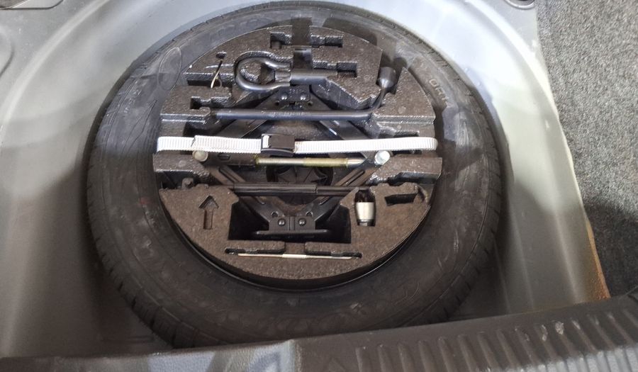 Volkswagen Polo 1.6 COMFORTLINE PLUS AUTO Hatchback 2021