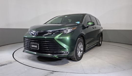 Toyota • Sienna