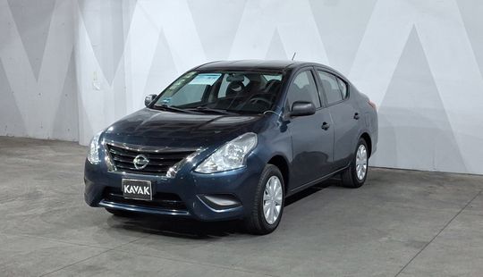 Nissan • Versa