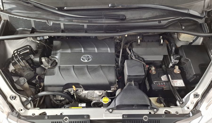Toyota Sienna 3.5 XLE AT Minivan 2016