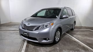 Toyota • Sienna