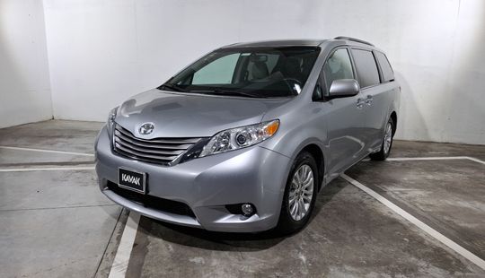 Toyota • Sienna