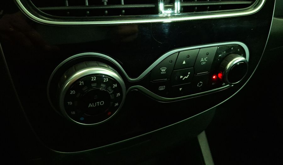 Renault Clio 1.2 EXPRESSION Hatchback 2019