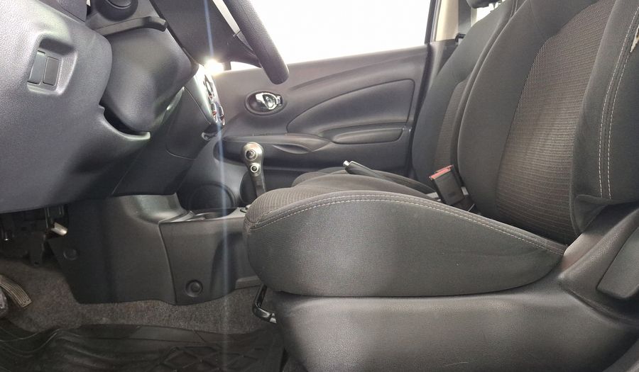 Nissan Versa 1.6 SENSE TA AC Sedan 2015