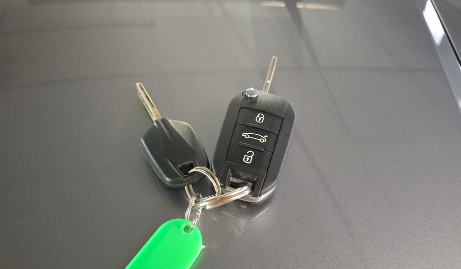 Peugeot 208 1.6L STYLE Hatchback 2023