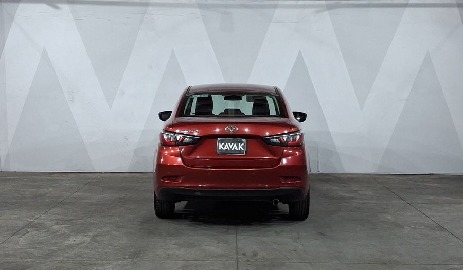 Toyota Yaris 1.5 R XLE AT Sedan 2017