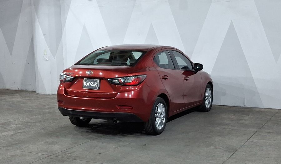 Toyota Yaris 1.5 R XLE AT Sedan 2017