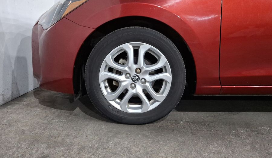 Toyota Yaris 1.5 R XLE AT Sedan 2017