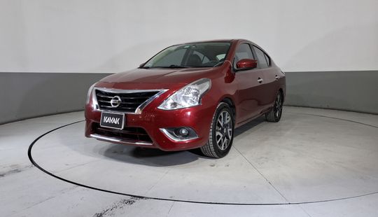 Nissan • Versa