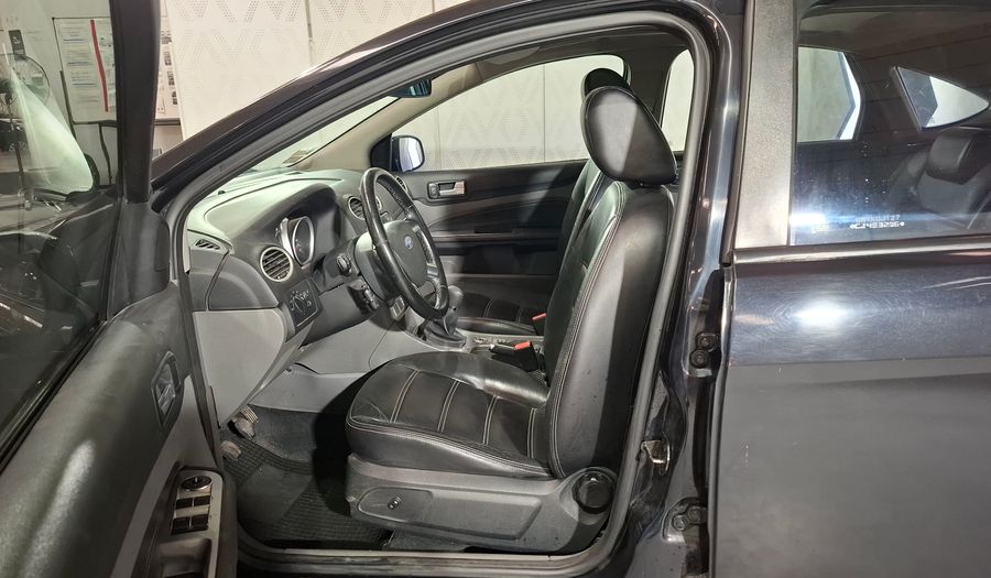 Ford Focus Ii 2.0 GHIA Hatchback 2011