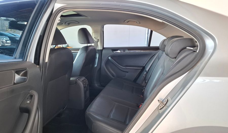 Volkswagen Vento 2.5 LUXURY TIPTRONIC Sedan 2015