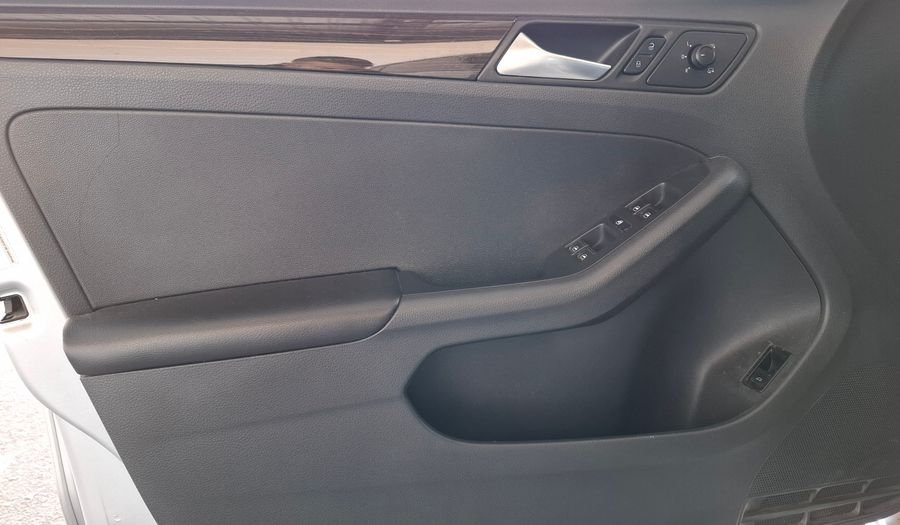 Volkswagen Vento 2.5 LUXURY TIPTRONIC Sedan 2015