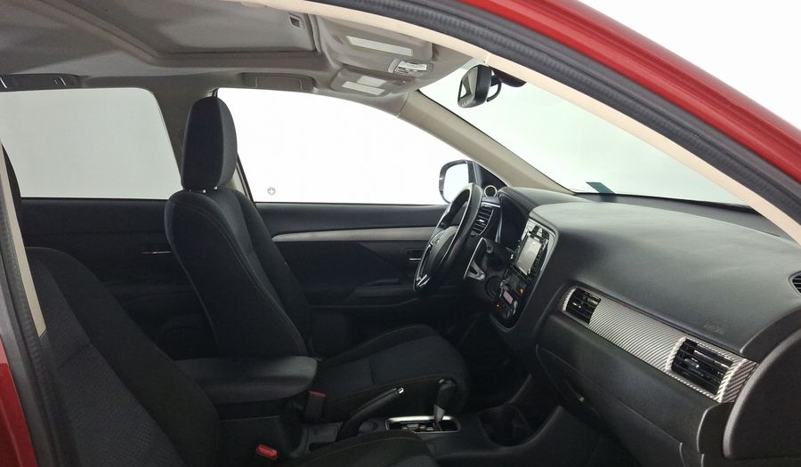 Mitsubishi Outlander 2.4 SE + Suv 2016