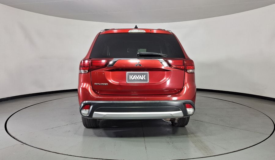 Mitsubishi Outlander 2.4 SE + Suv 2016