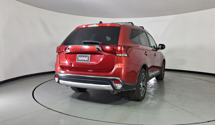 Mitsubishi Outlander 2.4 SE + Suv 2016