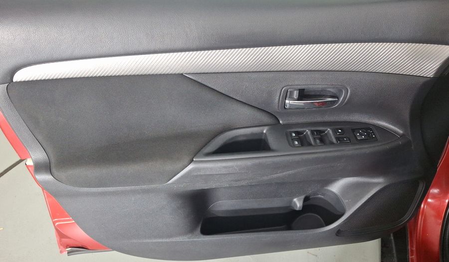 Mitsubishi Outlander 2.4 SE + Suv 2016