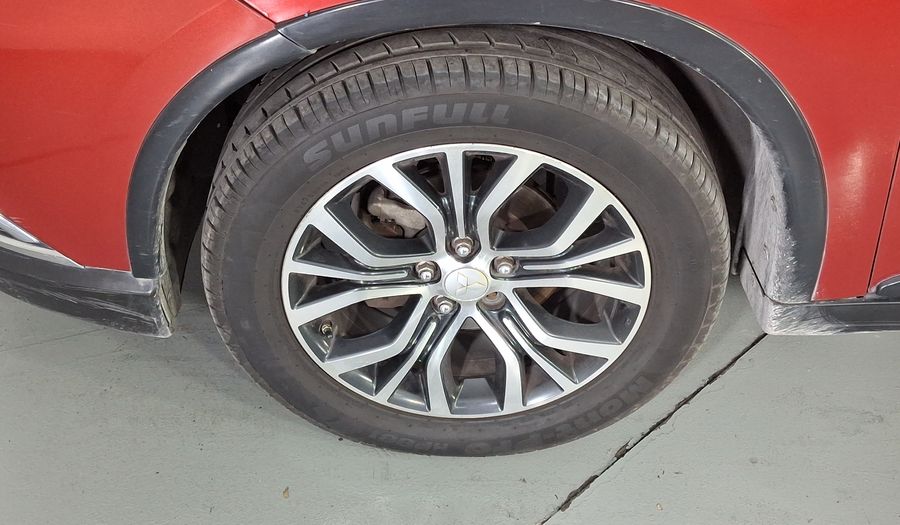 Mitsubishi Outlander 2.4 SE + Suv 2016