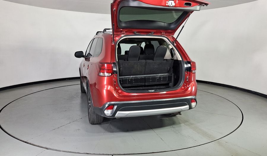 Mitsubishi Outlander 2.4 SE + Suv 2016