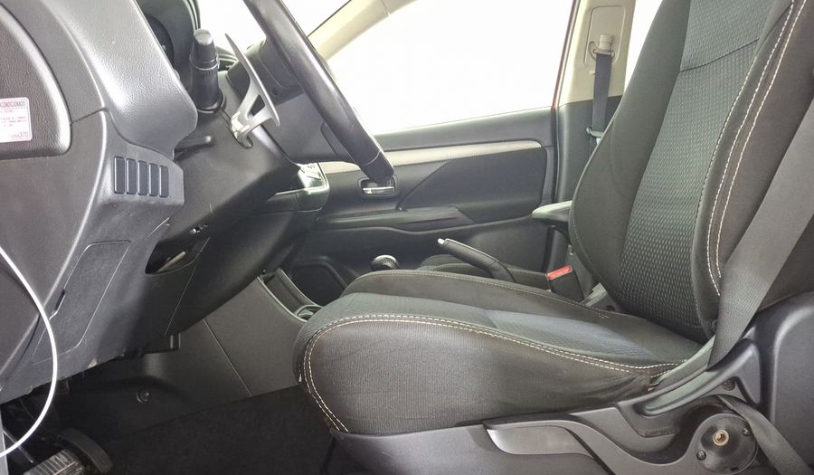 Mitsubishi Outlander 2.4 SE + Suv 2016