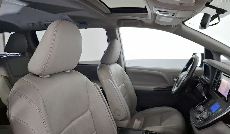 Toyota Sienna 3.5 XLE PIEL AUTO Minivan 2019