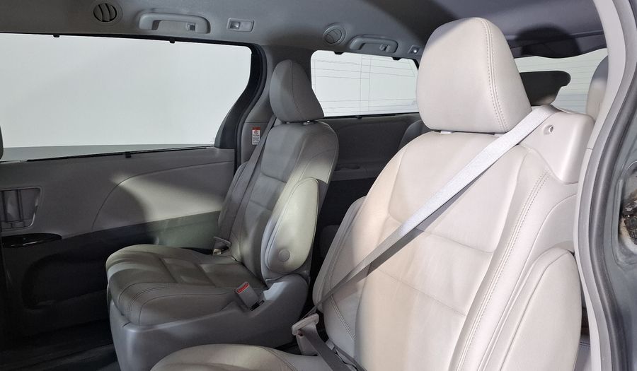 Toyota Sienna 3.5 XLE PIEL AUTO Minivan 2019