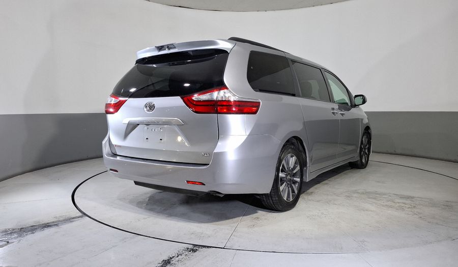 Toyota Sienna 3.5 XLE PIEL AUTO Minivan 2019