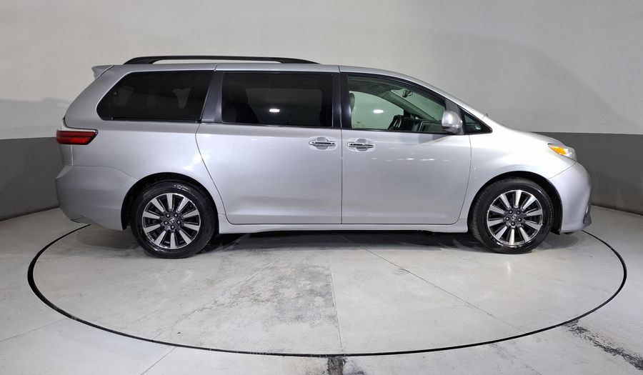 Toyota Sienna 3.5 XLE PIEL AUTO Minivan 2019