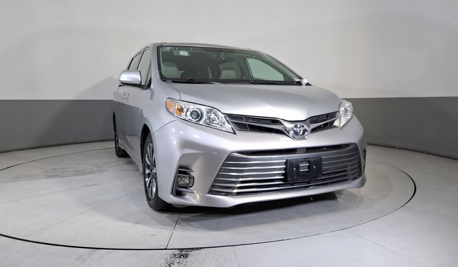 Toyota Sienna 3.5 XLE PIEL AUTO Minivan 2019