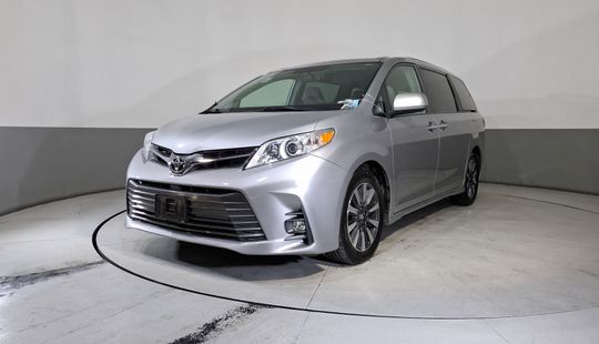Toyota • Sienna