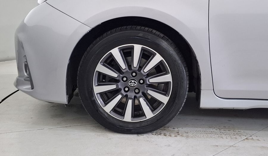 Toyota Sienna 3.5 XLE PIEL AUTO Minivan 2019