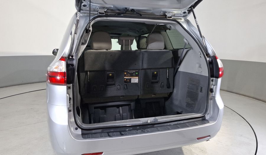 Toyota Sienna 3.5 XLE PIEL AUTO Minivan 2019