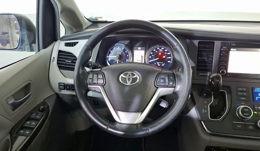 Toyota Sienna 3.5 XLE PIEL AUTO Minivan 2019