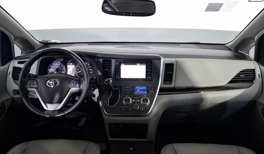 Toyota Sienna 3.5 XLE PIEL AUTO Minivan 2019