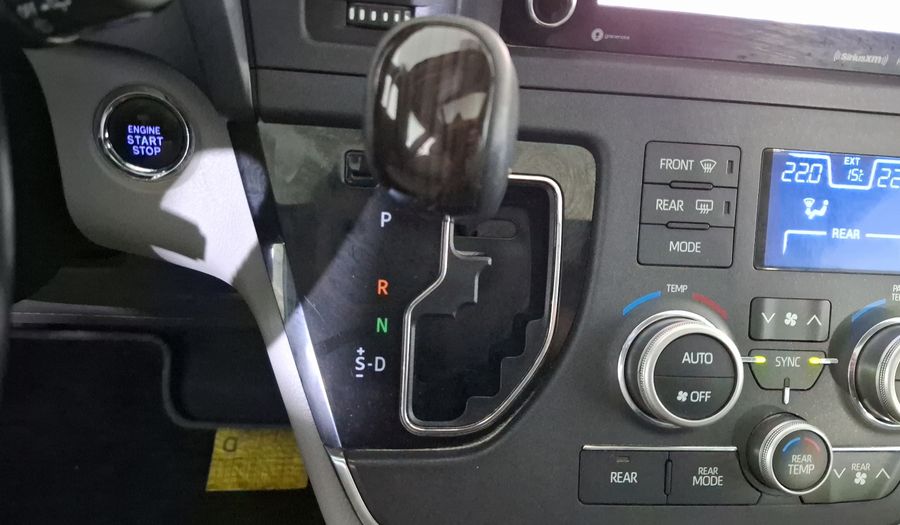 Toyota Sienna 3.5 XLE PIEL AUTO Minivan 2019