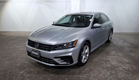Volkswagen • Passat